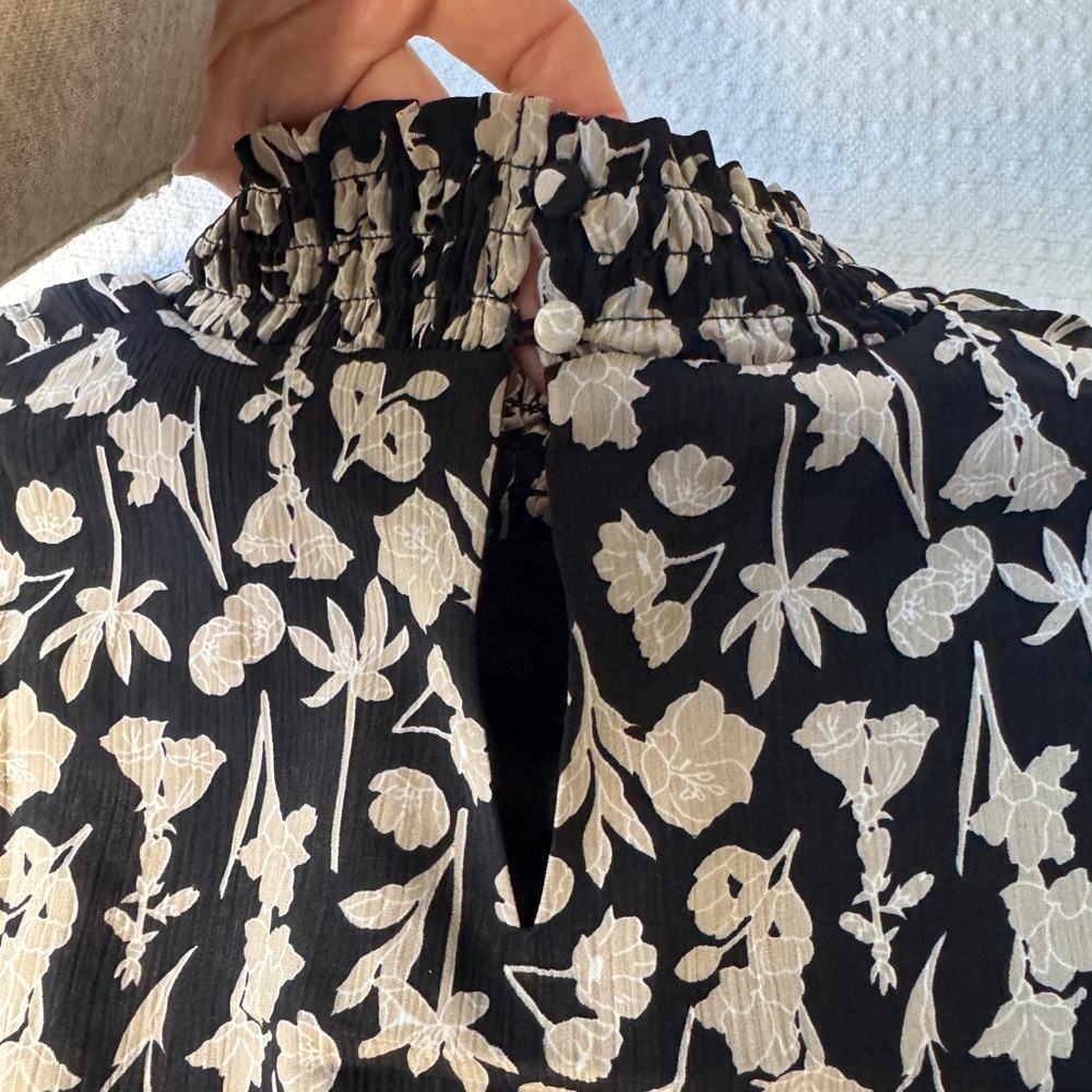 Saks Black and Cream Floral High-Low Ruffle Fit & Flare Knee Length Dress Medium - Picture 6 of 11